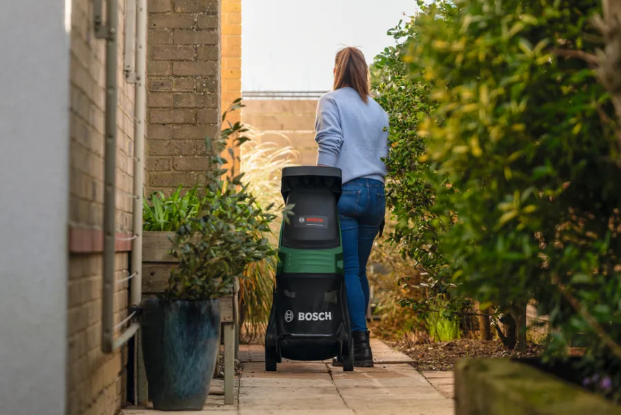Bosch Øvrige Havemaskiner*UniversalShredder 2x18V-25 kompostkværn 4,0 Ah