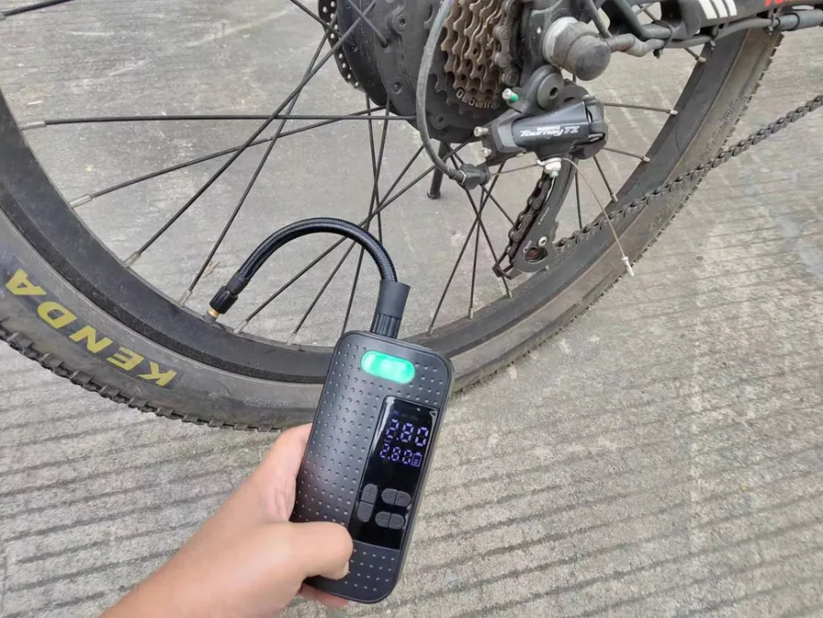 AutoZone® Kompressor|Biltilbehør*Kompressor akku 2000 mAh -