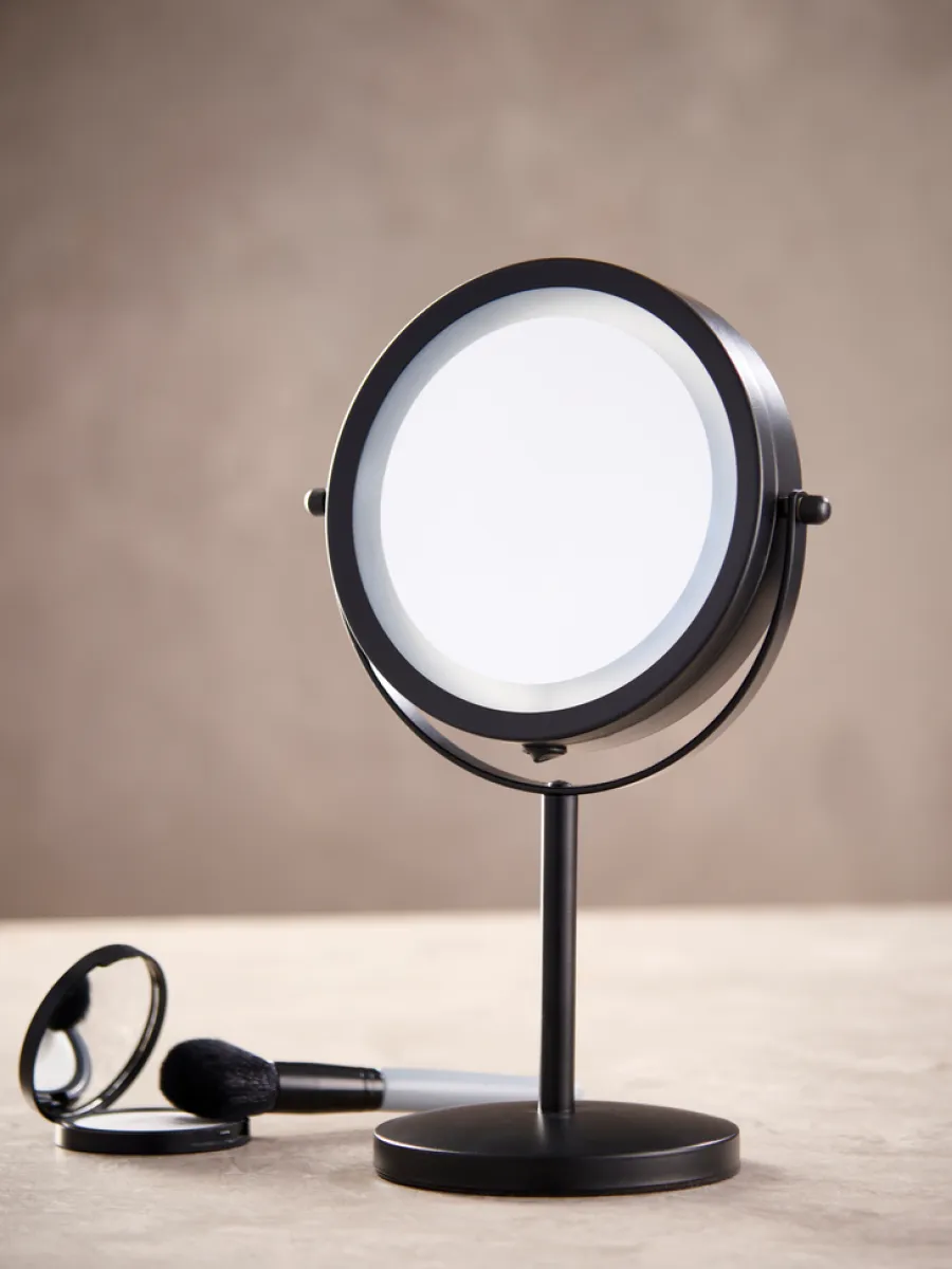 DAY Tilbehør Til Badeværelset|Spejle*Makeup spejl m/lys Ø 17,5 cm - Sort