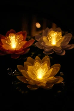 Outfit Sæsonafslutning|Solcellelamper*Solcelledrevet Lily åkande lampe -