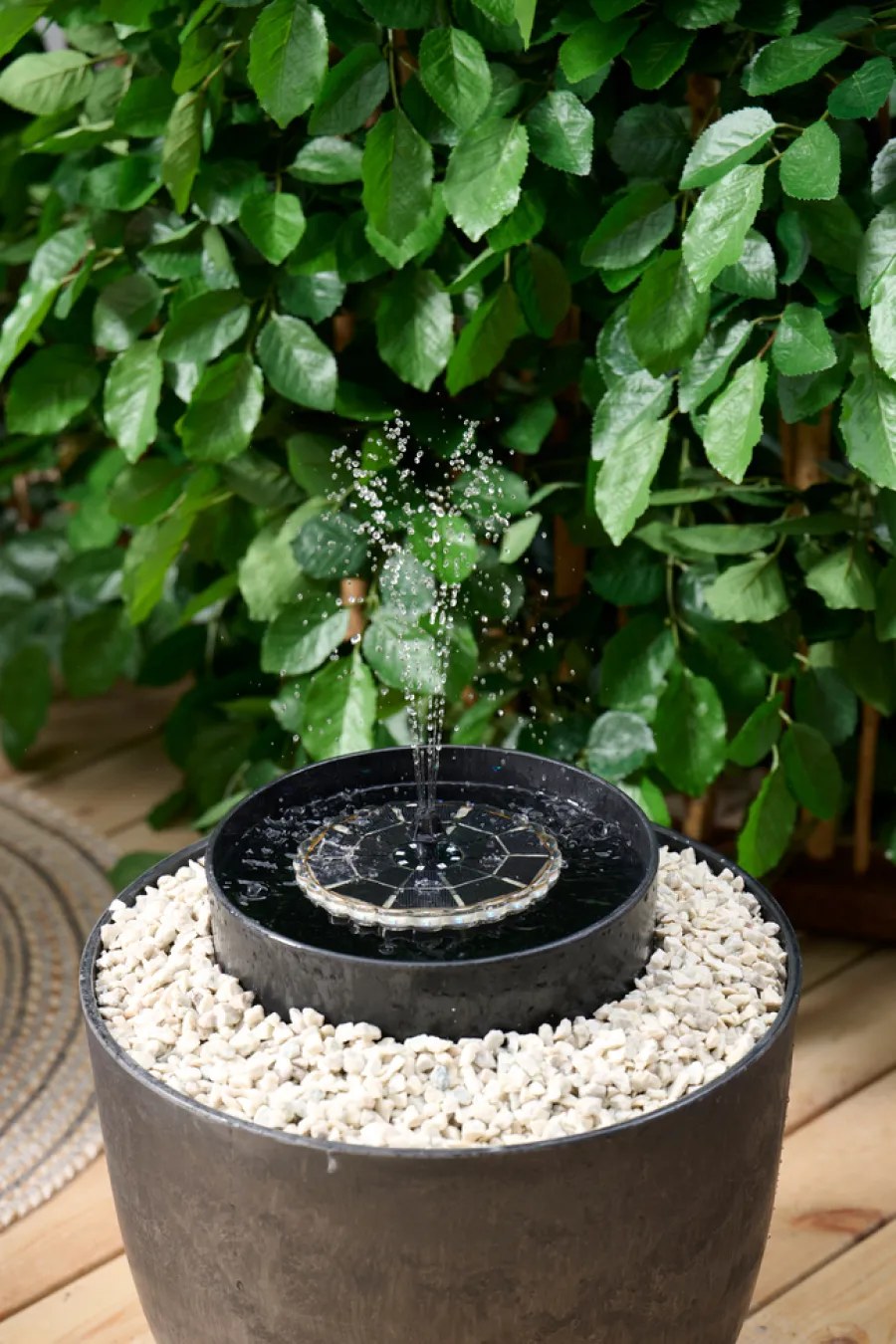 Outfit Sæsonafslutning|Lys & Havedekorationer*Springvand med solceller Ø16,5 cm -