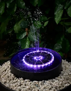 Outfit Sæsonafslutning|Lys & Havedekorationer*Springvand med solceller Ø16,5 cm -