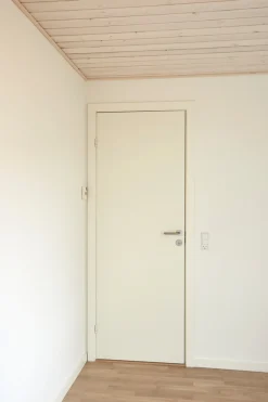 Torso Døre & Karme*Stabil hvidmalet dør 82,5 x 204 cm